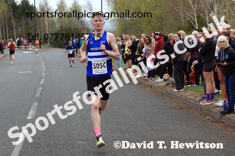 Senior mens relay, 2025 Elswick Harriers Good Friday Road Relays, Newburn, Newcastle upon Tyne. Photo: David T. Hewitson/Sports for All Pics